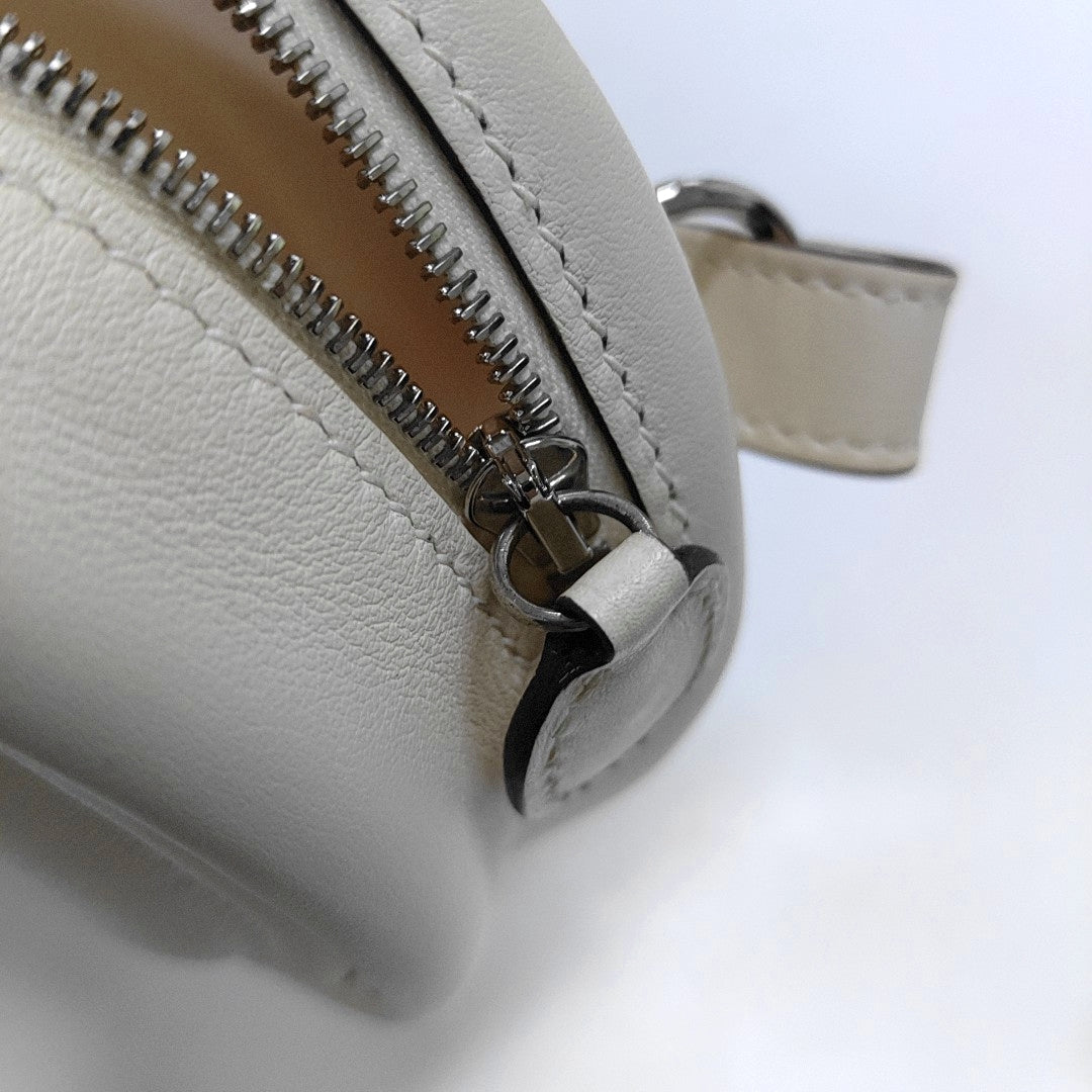 HERMÈS In-The-Loop Cream Swift Leather Quilted Embossed Shoulder Bag with Detachable Strap, Silver Hardware, Z Clasp-(SKU)-968173215