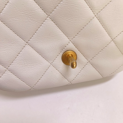 CHANEL IN THE LOOP small size white lamb skin quilted shoulder bag, crossbody bag, handbag with gold hardware and 29 chain links-(SKU)-960511606