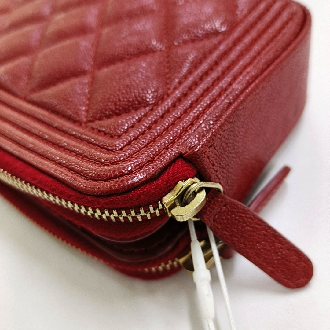 CHANEL BOY CHANEL Red Grained Calfskin Quilted Chevron Single Shoulder Bag Crossbody Bag Gold Hardware 28 Clasp Removable Shoulder Strap-(SKU)-954854363