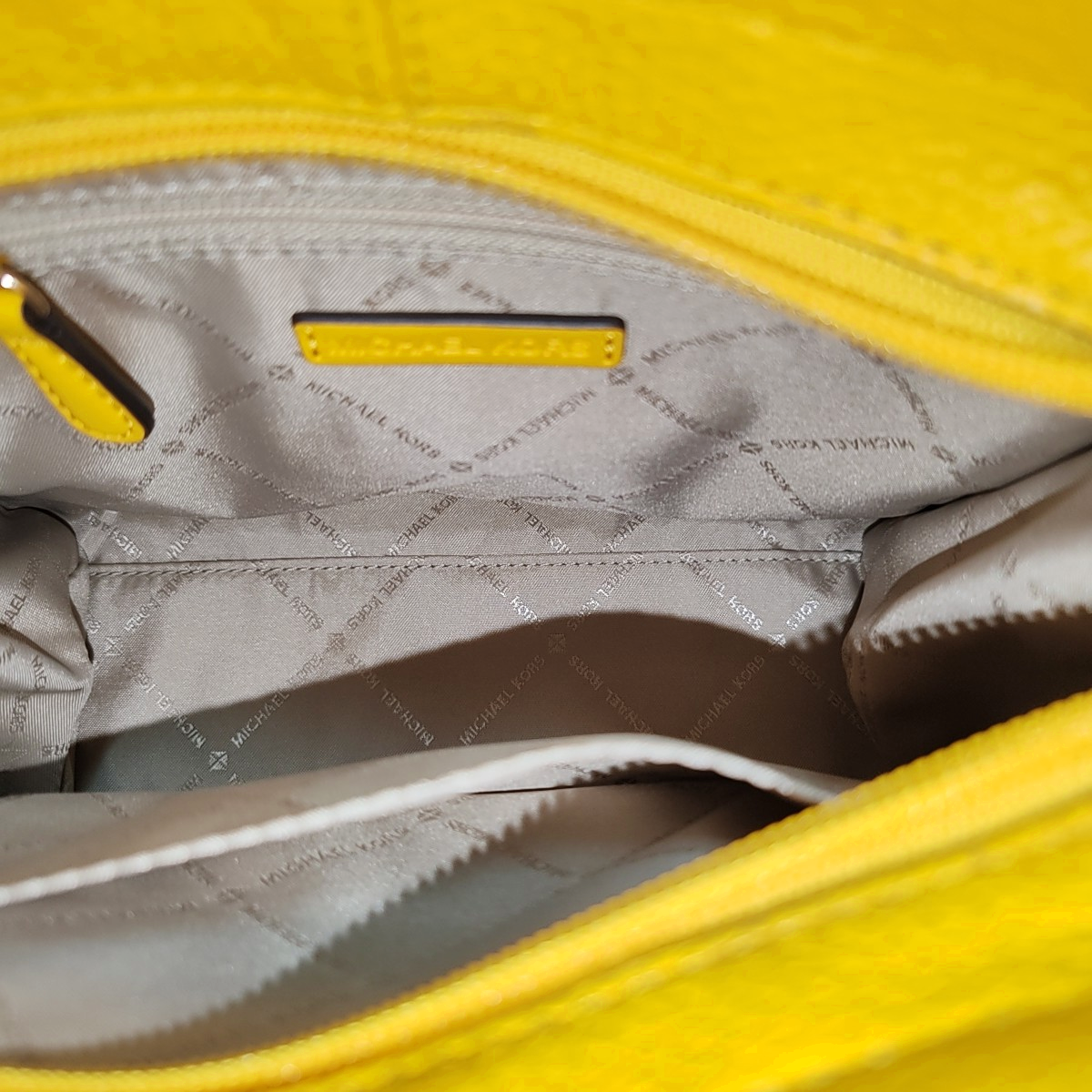 MICHAEL KORS Tote bag Small size Yellow Leather Printed Crossbody Handbag Single Shoulder Bag Golden hardware Removable shoulder strap-(SKU)-936597171