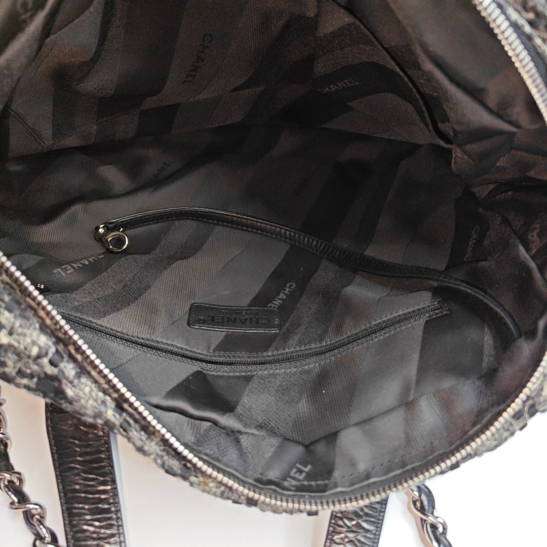 CHANEL PORTOBELLO Black Leather Diamond Quilted Single Shoulder Bag with Silver Hardware 13 opening-(SKU)-967525500