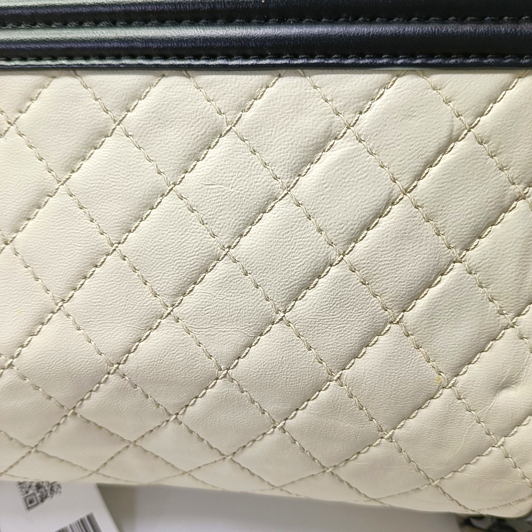CHANEL BOY CHANEL Medium White Lamb Skin Quilted Single Shoulder Bag Detachable Strap Rhodium Hardware 18 Clasp-(SKU)-959564808
