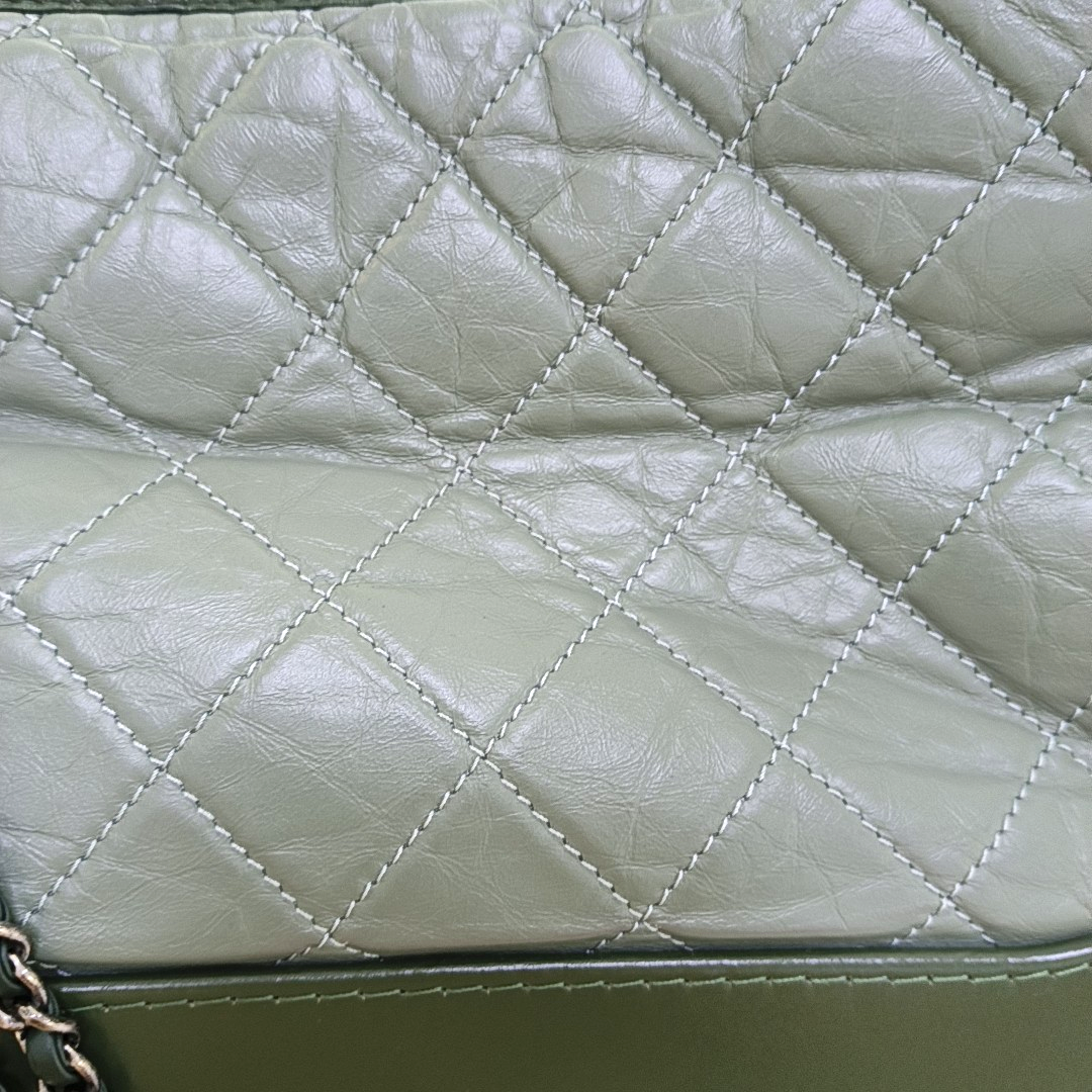 CHANEL GABRIELLE Medium Green Leather Quilted Single Shoulder Bag 24 Clasp Golden Hardware Removable Strap-(SKU)-965602113