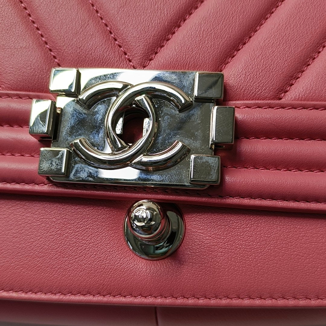 CHANEL BOY CHANEL Medium Pink Calfskin Quilted V Crossbody Bag Shoulder Bag Silver Hardware 22 Opening Removable Strap-(SKU)-968899749