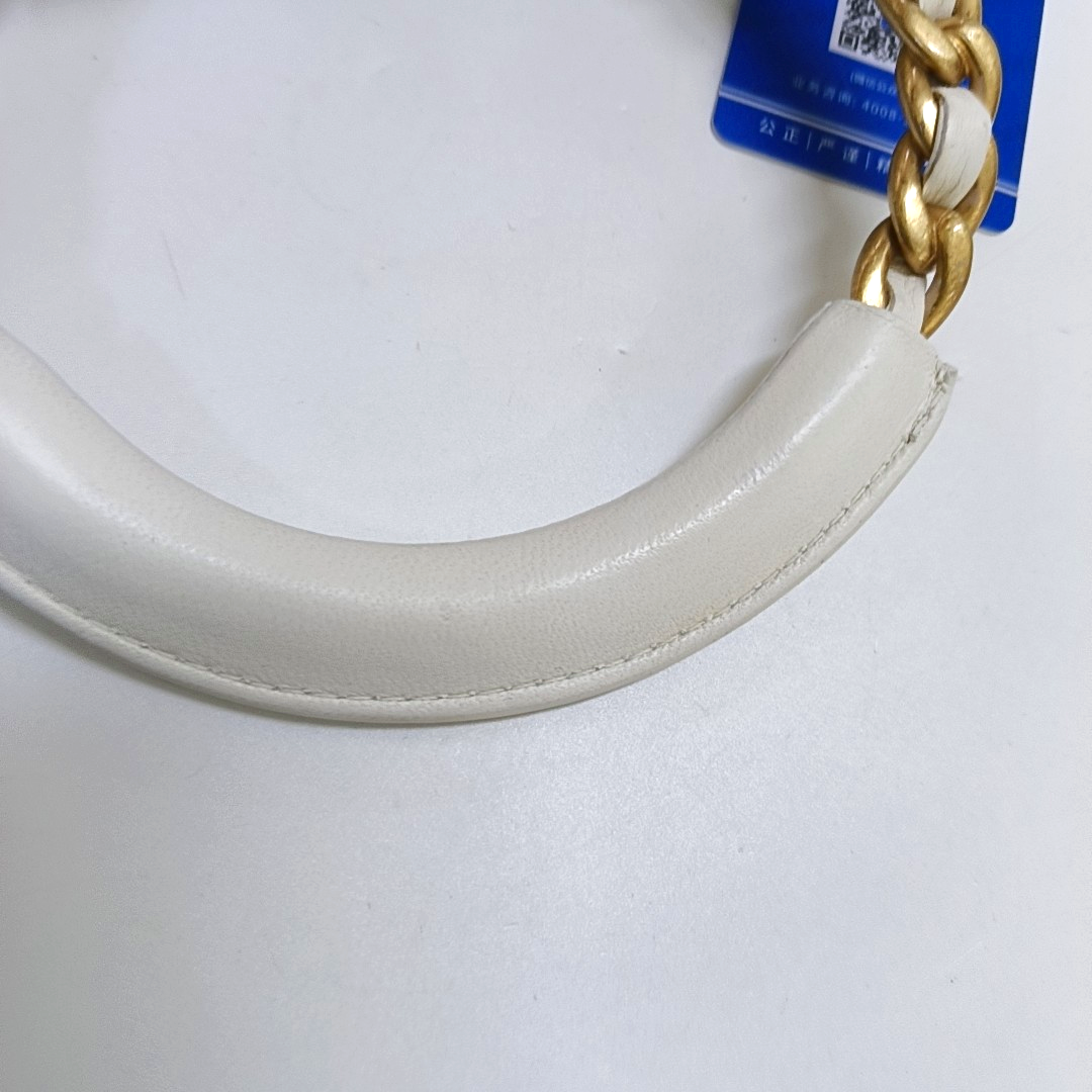 CHANEL IN THE LOOP small size white lamb skin quilted shoulder bag, crossbody bag, handbag with gold hardware and 29 chain links-(SKU)-960511606