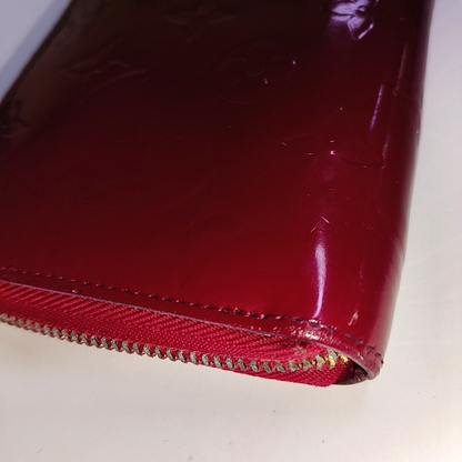 LOUIS VUITTON Fuchsia Patent Leather Crinkled Wallet Golden hardware-(SKU)-939810629