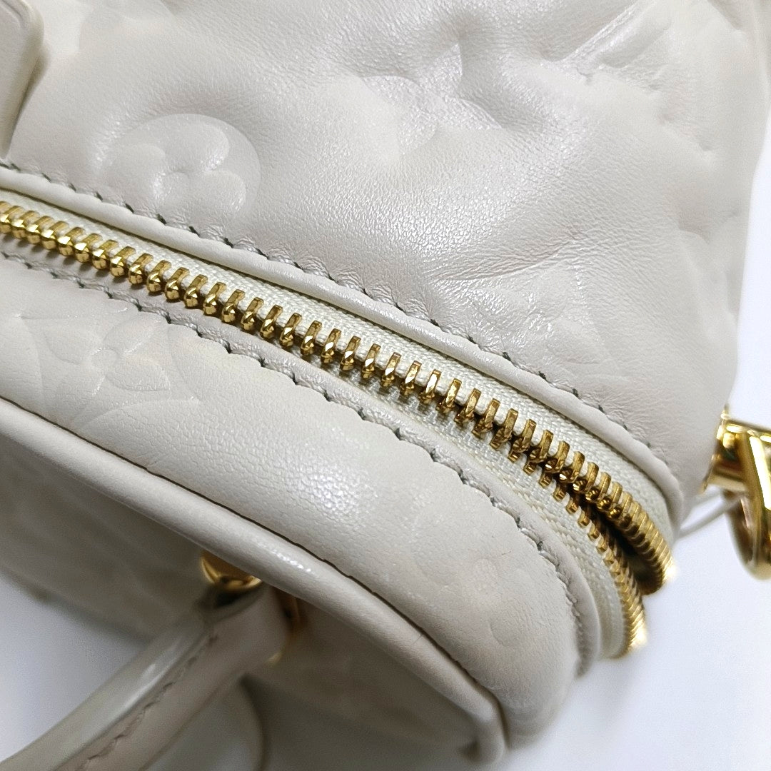 LOUIS VUITTON VANITY CHAIN POUCH Small White Monogrammed Lamb Leather Shoulder Bag with Detachable Strap-(SKU)-969880680