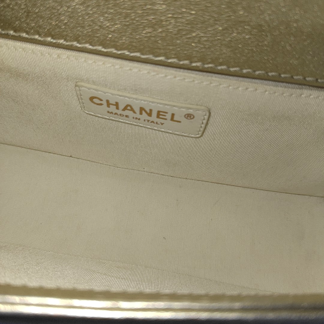 CHANEL BOY CHANEL Medium Size Champagne Calfskin Quilted Crossbody Bag Shoulder Bag Golden Hardware 20 Opening Removable Strap-(SKU)-956086574