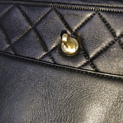 CHANEL GRAPHIC Medium Black Leather Quilted Shoulder Bag with Removable Strap-(SKU)-933903189