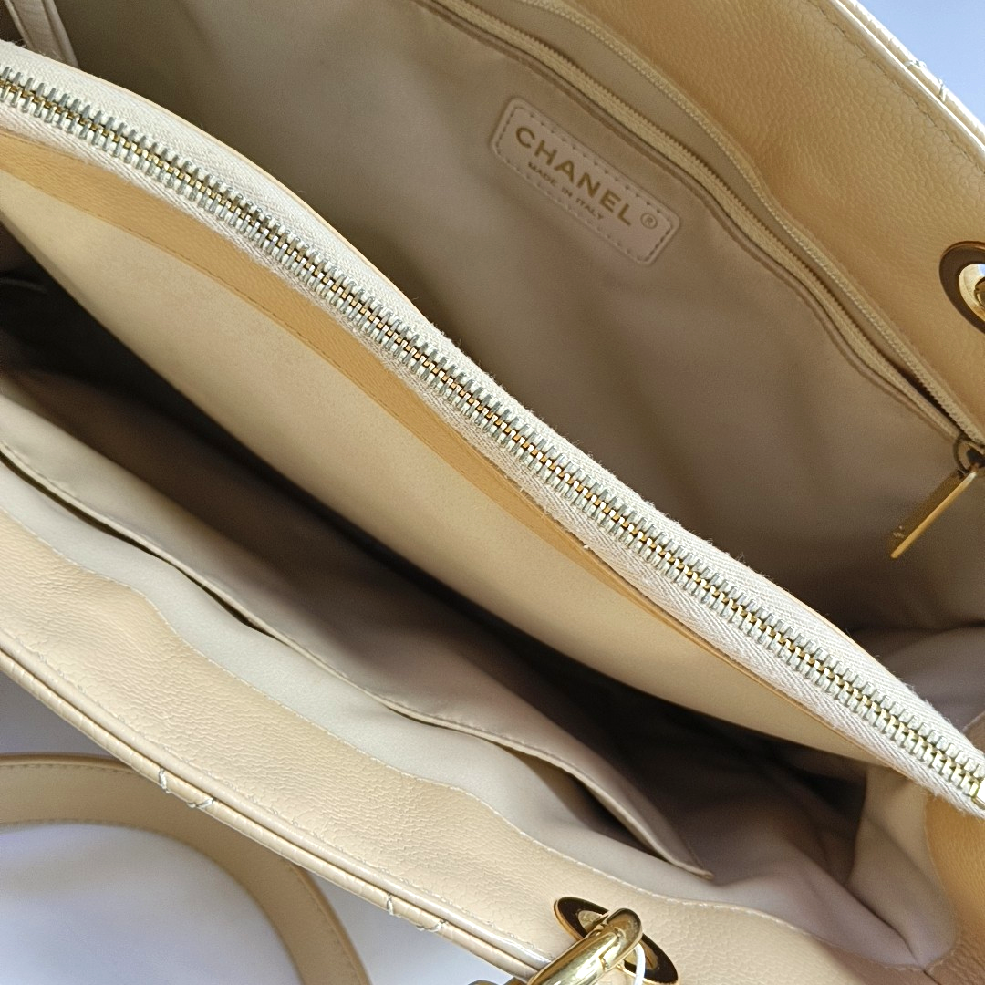 CHANEL CHANEL GST Large Beige Calfskin Quilted Lambskin Leather Chain Shoulder Bag Handbag Gold Hardware 19 Clasp-(SKU)-960372064