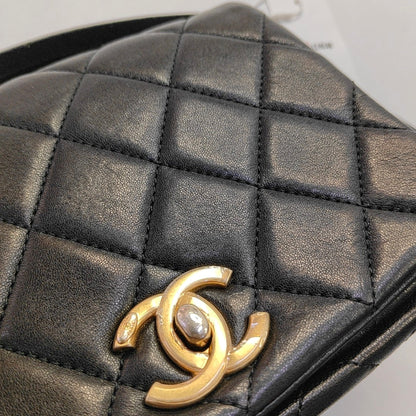 CHANEL CLASSIC FLAP black lambskin quilted diamond pattern crossbody bag shoulder bag gold hardware-(SKU)-967910600