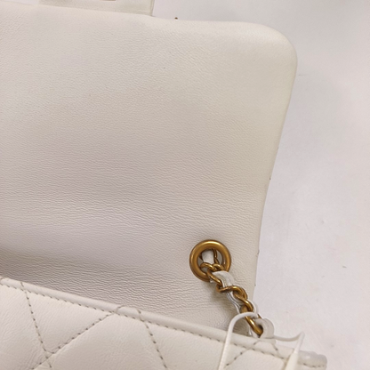 CHANEL IN THE LOOP small size white lamb skin quilted shoulder bag, crossbody bag, handbag with gold hardware and 29 chain links-(SKU)-960511606