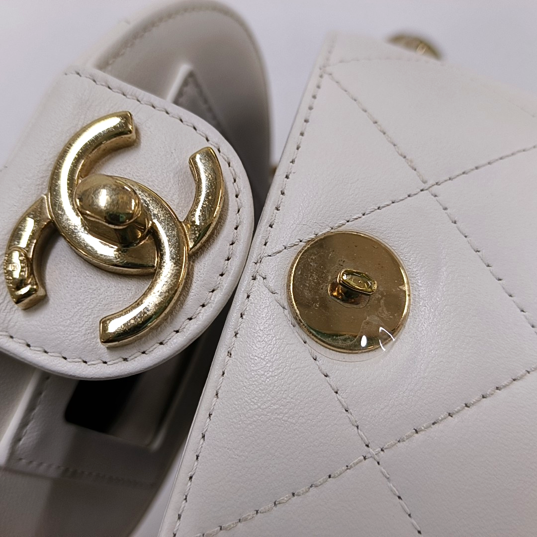 CHANEL ROUND VANITY White Calfskin Quilted Cannage Makeup Bag Shoulder Bag Tote Bag Crossbody Bag 29K Gold Hardware-(SKU)-962516521