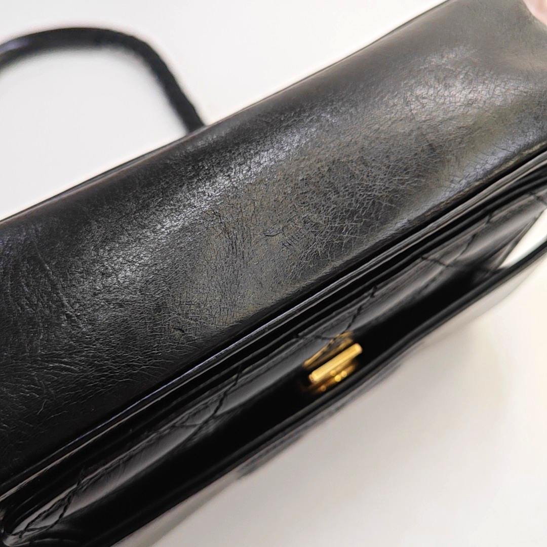 CHANEL EN VOGUE Black LambSkin Quilted Shoulder Bag Handbag with Gold Hardware, 27 Clasp-(SKU)-947279810