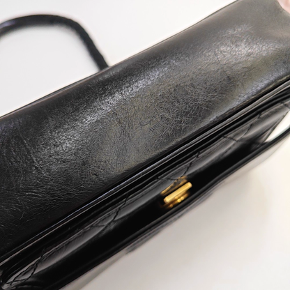 CHANEL EN VOGUE Black LambSkin Quilted Shoulder Bag Handbag with Gold Hardware, 27 Clasp-(SKU)-947279810