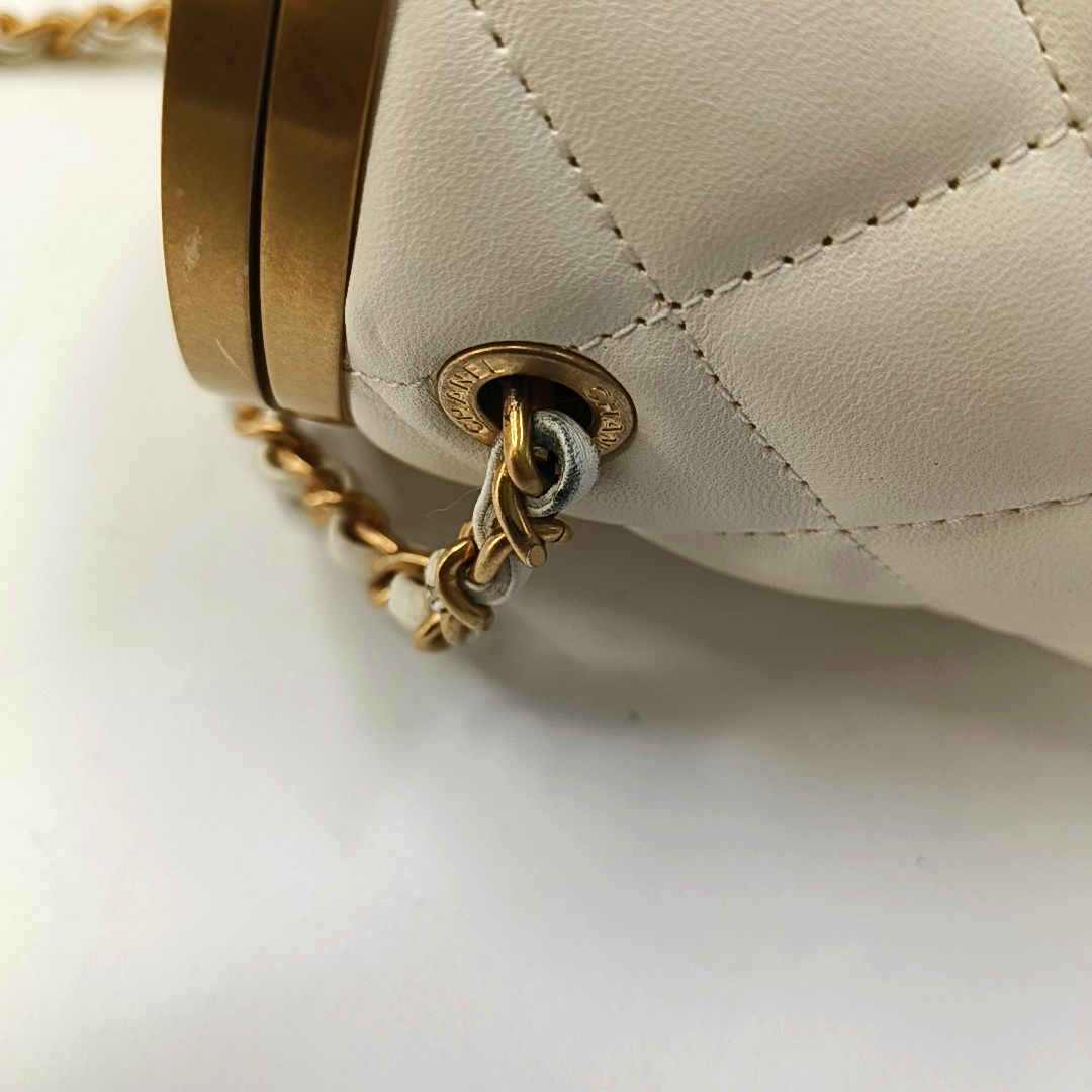 CHANEL CROWN BOX VANITY Small White Calf Leather Quilted Crossbody Shoulder Bag-(SKU)-959504326