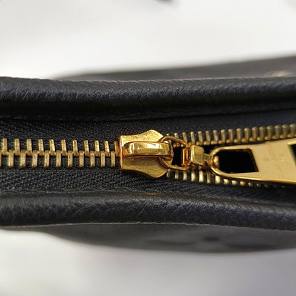 LOUIS VUITTON CARRYALL Small size black leather Monogram embossed black samurai crossbody bag, gold hardware, interior pocket, removable shoulder strap, complete accessories-(SKU)-967863888