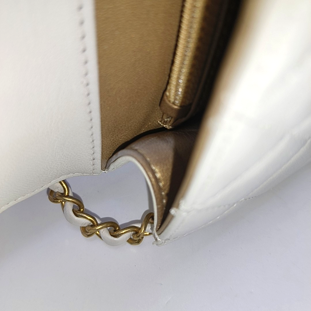 CHANEL CLASSIC VERTICAL PEARL White Lamb Leather Quilted Crossbody Bag Single Shoulder Bag Detachable Strap-(SKU)-960511595