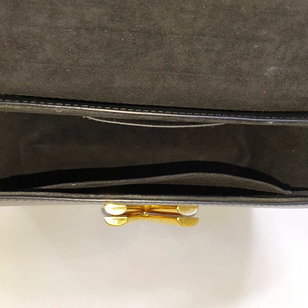 LOUIS VUITTON TWIST Medium size black EPI leather water wave crossbody bag single shoulder bag handbag golden hardware detachable shoulder strap accessories complete-(SKU)-961570654
