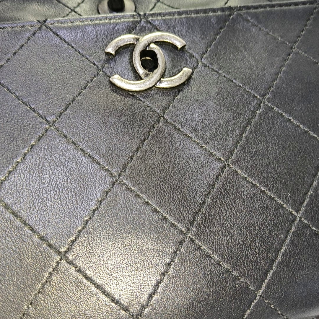 CHANEL LUXURY TOP Small Black Calfskin Quilted Shoulder Bag Tote Crossbody Bag Ruthenium Hardware 22K Clasp-(SKU)-965599174