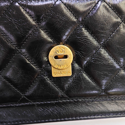 CHANEL EN VOGUE Black LambSkin Quilted Shoulder Bag Handbag with Gold Hardware, 27 Clasp-(SKU)-947279810