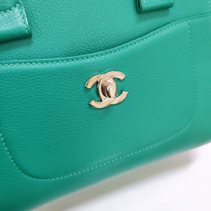 CHANEL NEO EXECUTIVE Green Calfskin Shoulder Bag Tote Backpack with Detachable Strap Silver Hardware 23 Compartments-(SKU)-958649372