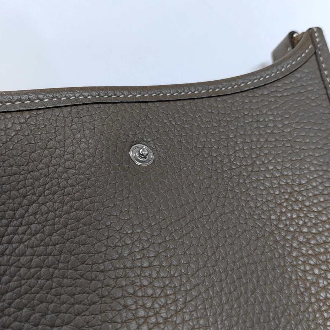 HERMÈS Evelyne TPM elephant grey Clemence leather perforated Evelyne crossbody bag shoulder bag removable shoulder strap-(SKU)-960329807