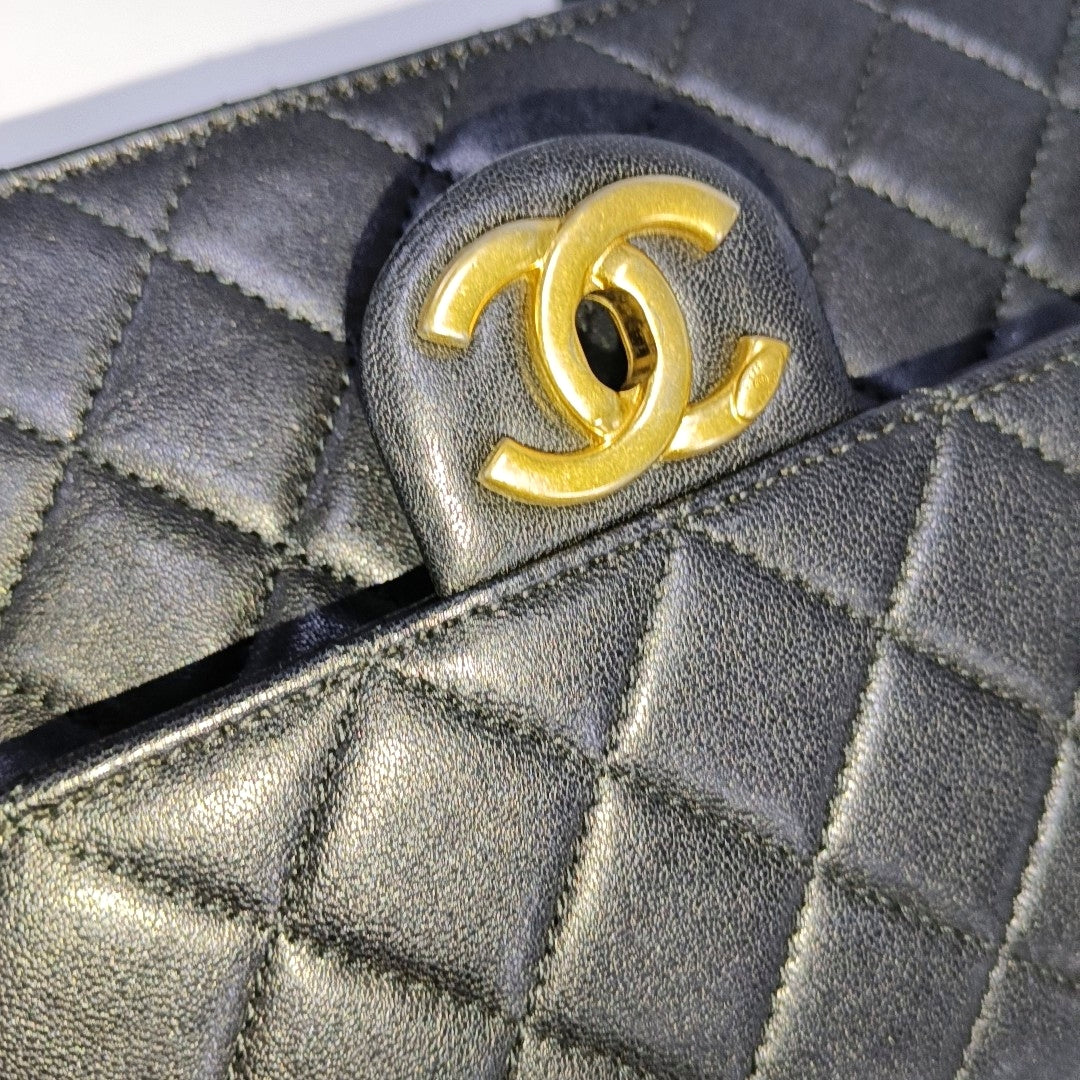 CHANEL CLASSIC VERTICAL PEARL medium black leather quilted diamond-stitched shoulder bag crossbody bag gold hardware 28 carat-(SKU)-966148569