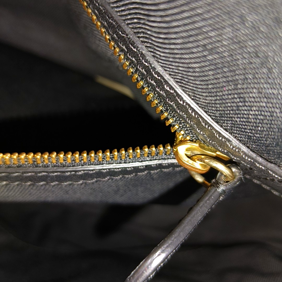 BURBERRY Tote bag Black Cowhide Embossed Single Shoulder Handbag Tote Bag Crossbody Bag Golden hardware Removable shoulder strap-(SKU)-14450075