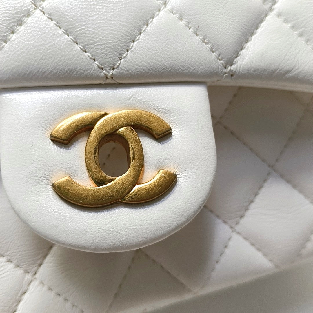 CHANEL CLASSIC FLAP Mini White Lambskin Diamond Quilted Mini Single Shoulder Bag Crossbody with Gold Hardware 30 Compartments-(SKU)-966313895