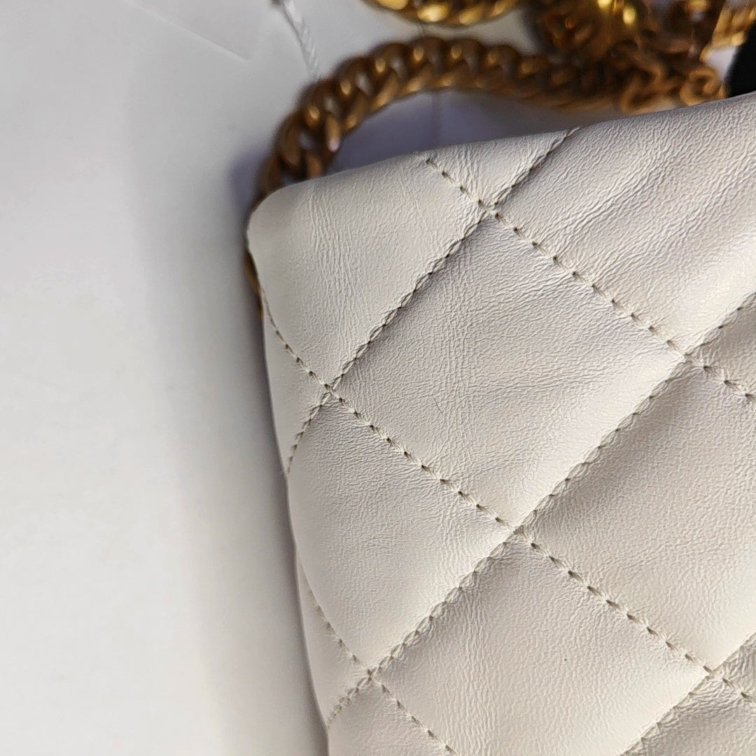 CHANEL CLASSIC FLAP white lambskin quilted diamond pattern crossbody bag shoulder bag gold hardware-(SKU)-969982719