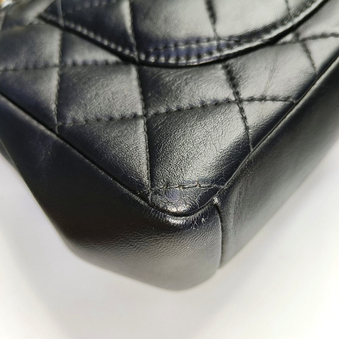 CHANEL CLASSIC SINGLE FLAP Black Lambskin Diamond Quilted Single Shoulder Bag with Gold Hardware 21 Compartments-(SKU)-968351810