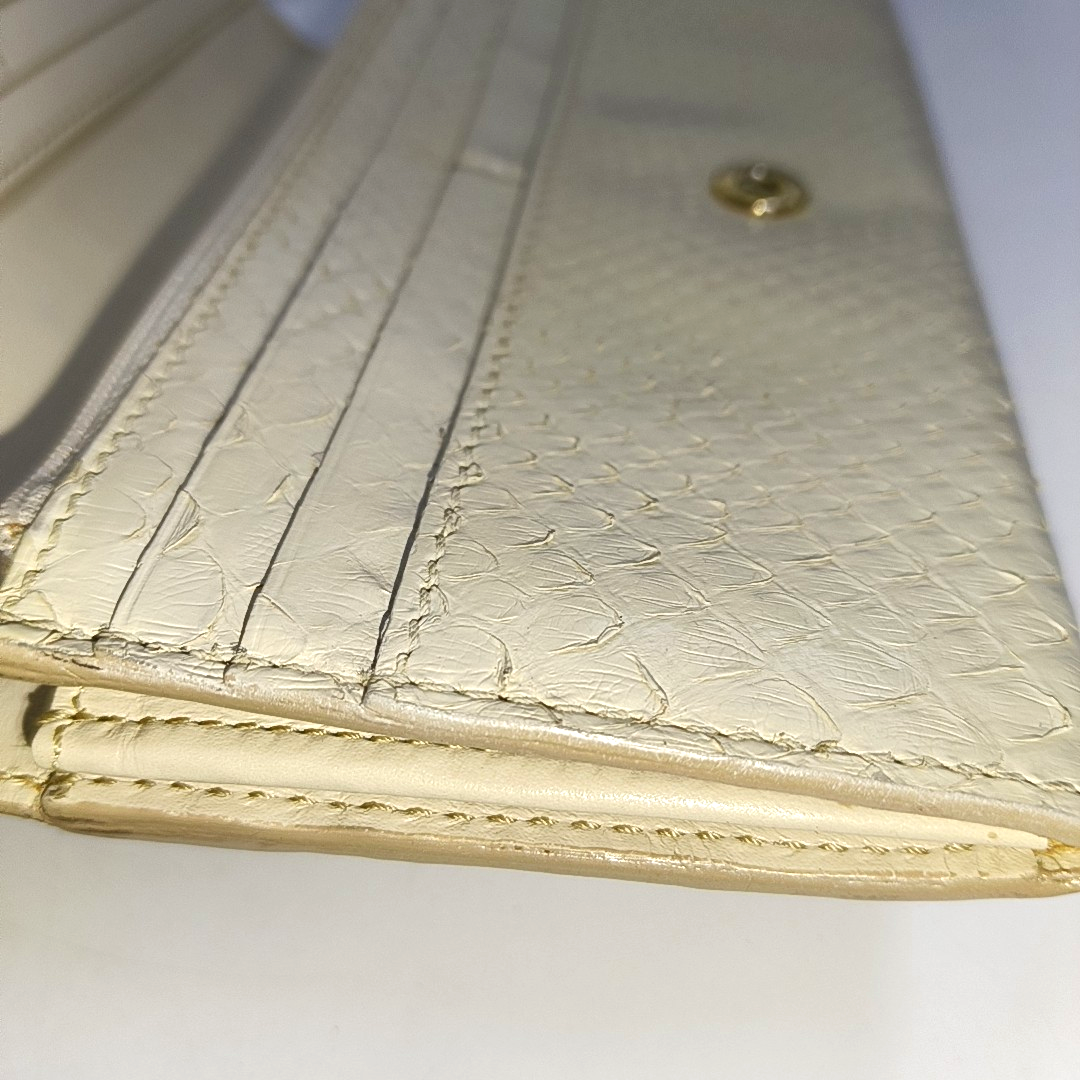 BURBERRY White snake skin wallet Golden hardware-(SKU)-935689724