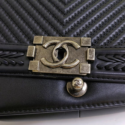 CHANEL BOY CHANEL Black Leather Quilted V-Stitch Crossbody Bag Rhodium Hardware 23 Openings Removable Strap-(SKU)-968641793
