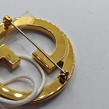 GUCCI 金色合金LOGO胸针-(SKU)-944019735