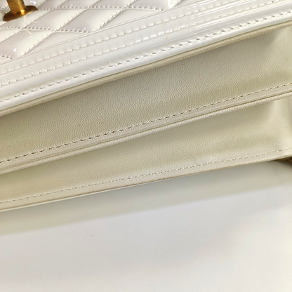 CHANEL BOY CHANEL White Patent Leather Quilted Shoulder Bag Crossbody Bag Gold Hardware 26 Clasp Detachable Strap-(SKU)-963892900