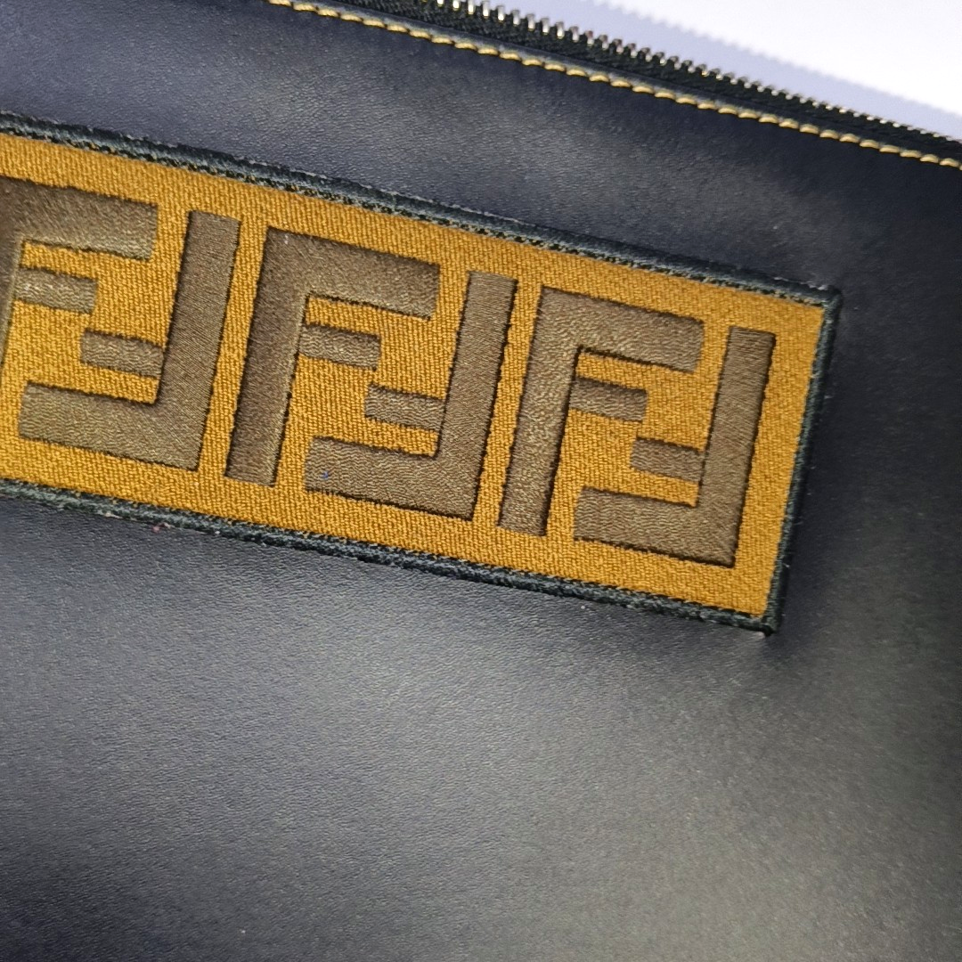 FENDI Black牛皮双F刺绣手拿包 Silver Hardware-(SKU)-941590561