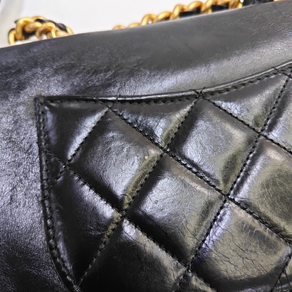 CHANEL EN VOGUE Black LambSkin Quilted Shoulder Bag Handbag with Gold Hardware, 27 Clasp-(SKU)-947279810