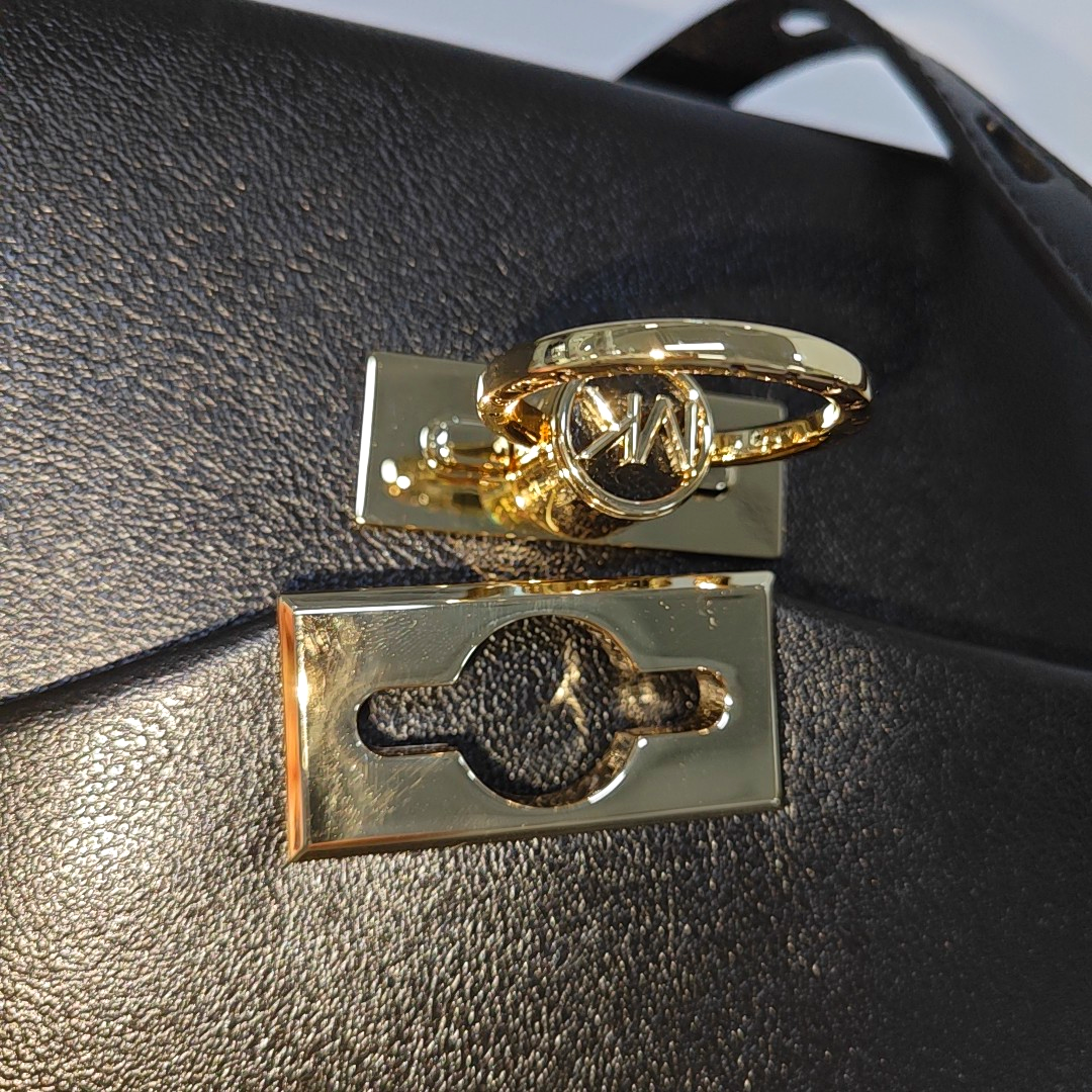 MICHAEL KORS Hendrix Extra Small Black Leather Shoulder Bag Handbag Crossbody Golden hardware Removable shoulder strap-(SKU)-936830255