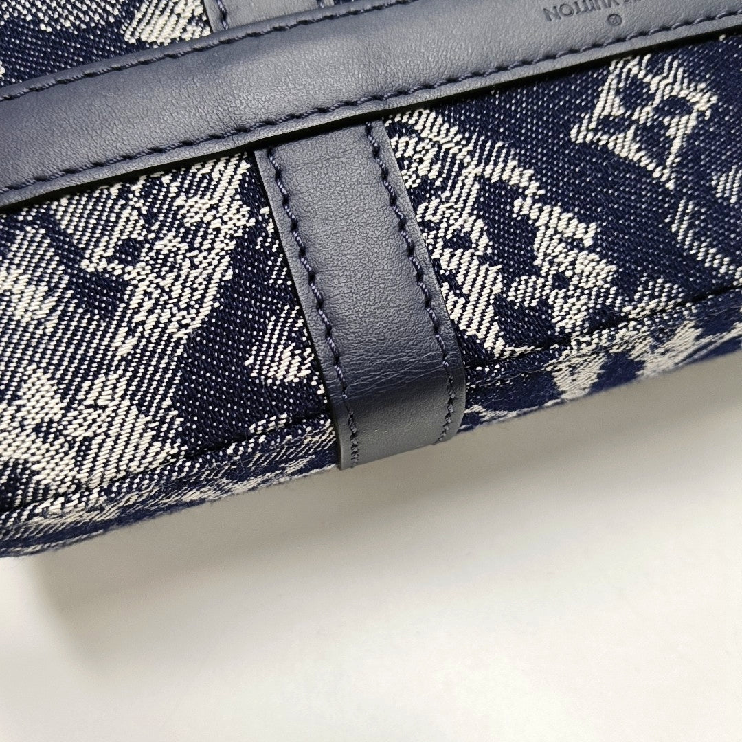 LOUIS VUITTON TRUNK Small Light Blue Canvas Monogram Messenger Bag Single Shoulder Bag Tote Bag Crossbody Bag Silver Hardware-(SKU)-971002419