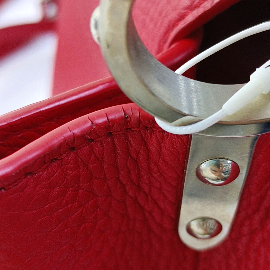 LOUIS VUITTON CAPUCINES Medium Red Leather Diagonal Shoulder Bag with Detachable Strap-(SKU)-958635265