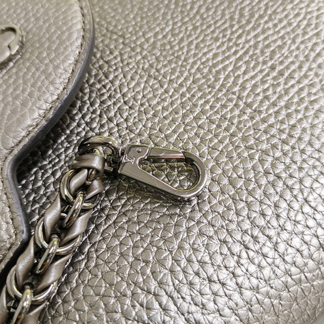 LOUIS VUITTON CAPUCINES Small Size Silver Calfskin Capucines Single Shoulder Bag with Silver Hardware Removable Shoulder Strap-(SKU)-969826405