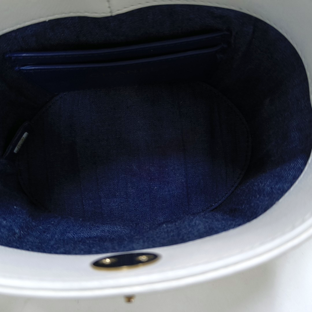 CHANEL ROUND VANITY White Calfskin Quilted Cannage Makeup Bag Shoulder Bag Tote Bag Crossbody Bag 29K Gold Hardware-(SKU)-962516521