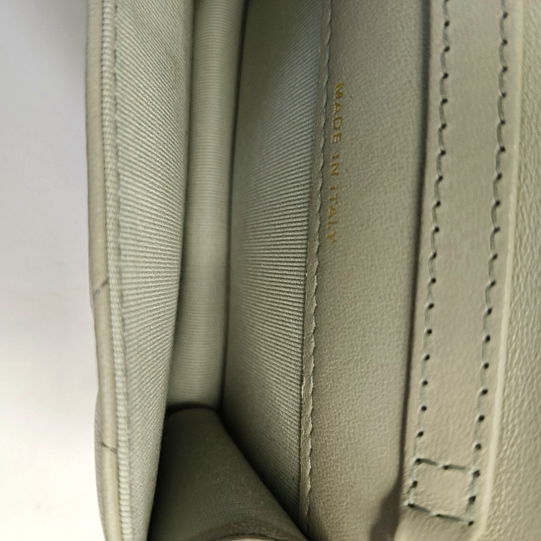 CHANEL CHANEL 19 Small Size Light Gray Lamb Calfskin Quilted Chevron Crossbody Shoulder Bag Gold Silver Rhodium Plated Hardware 31 Clasp Complete Accessories-(SKU)-959482511