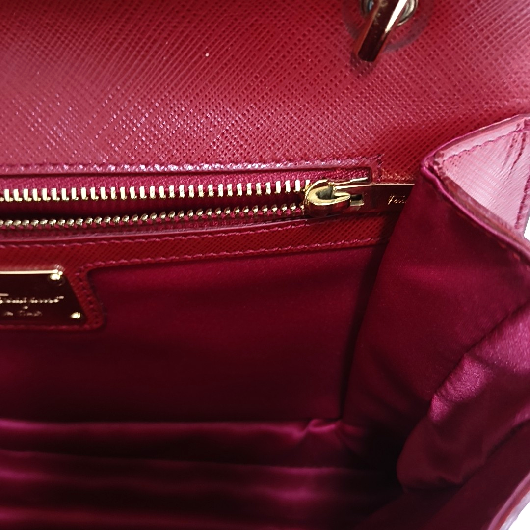 FERRAGAMO Ginny Red Cowhide Crossbody Single Shoulder Bag Golden hardware-(SKU)-941055982