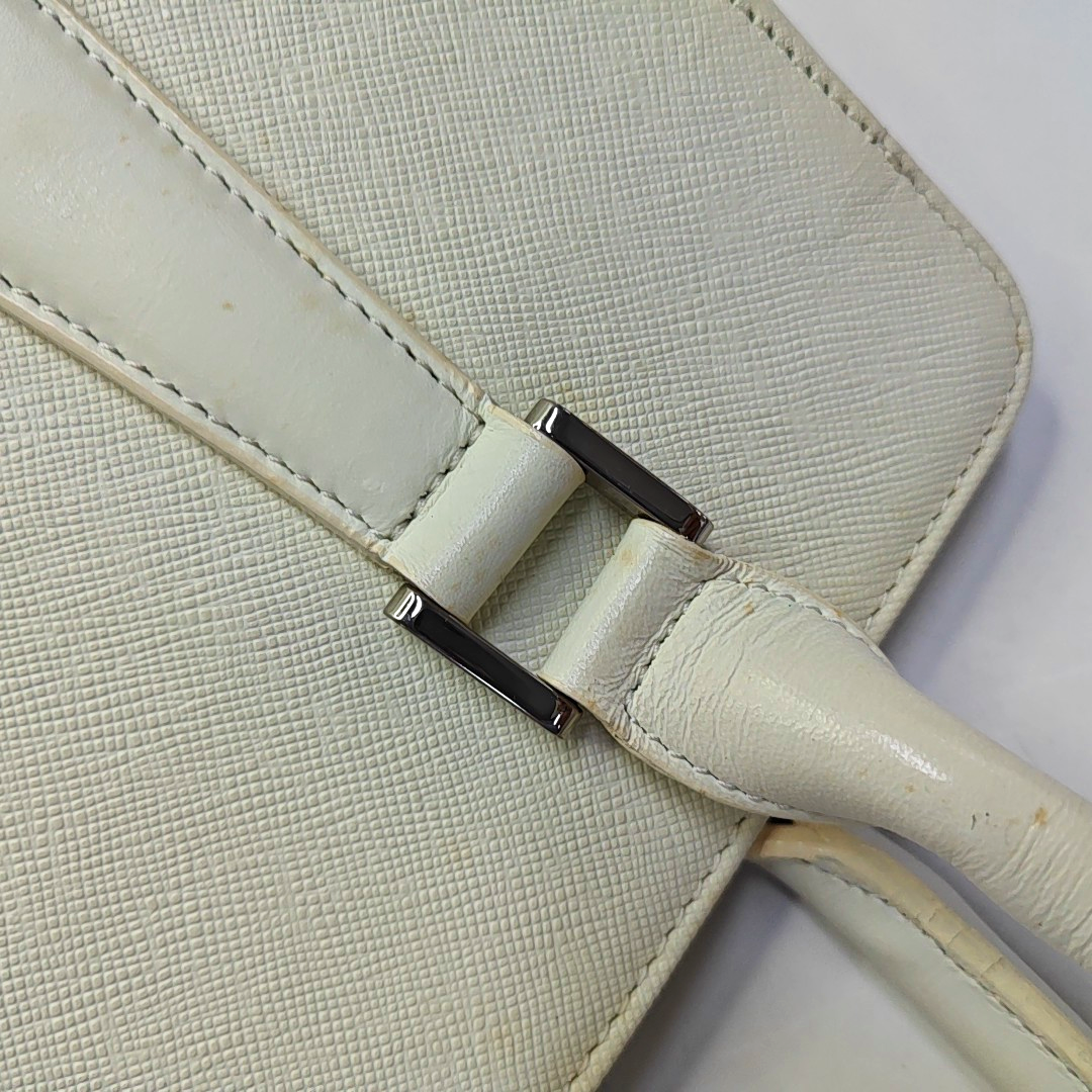 BURBERRY Tote bag Small size White Cowhide Textured Handbag Silver Hardware-(SKU)-946077428