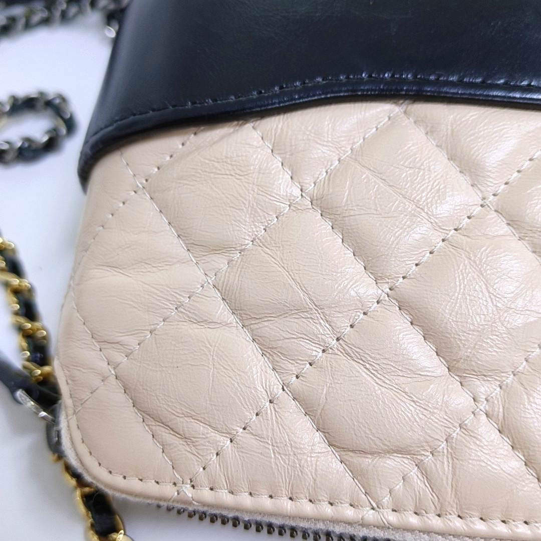 CHANEL GABRIELLE Mini Beige Calfskin QuiltedWandering Bag Crossbody Bag Single Shoulder Bag Golden and Silver Hardware 25 Compartments-(SKU)-946473222