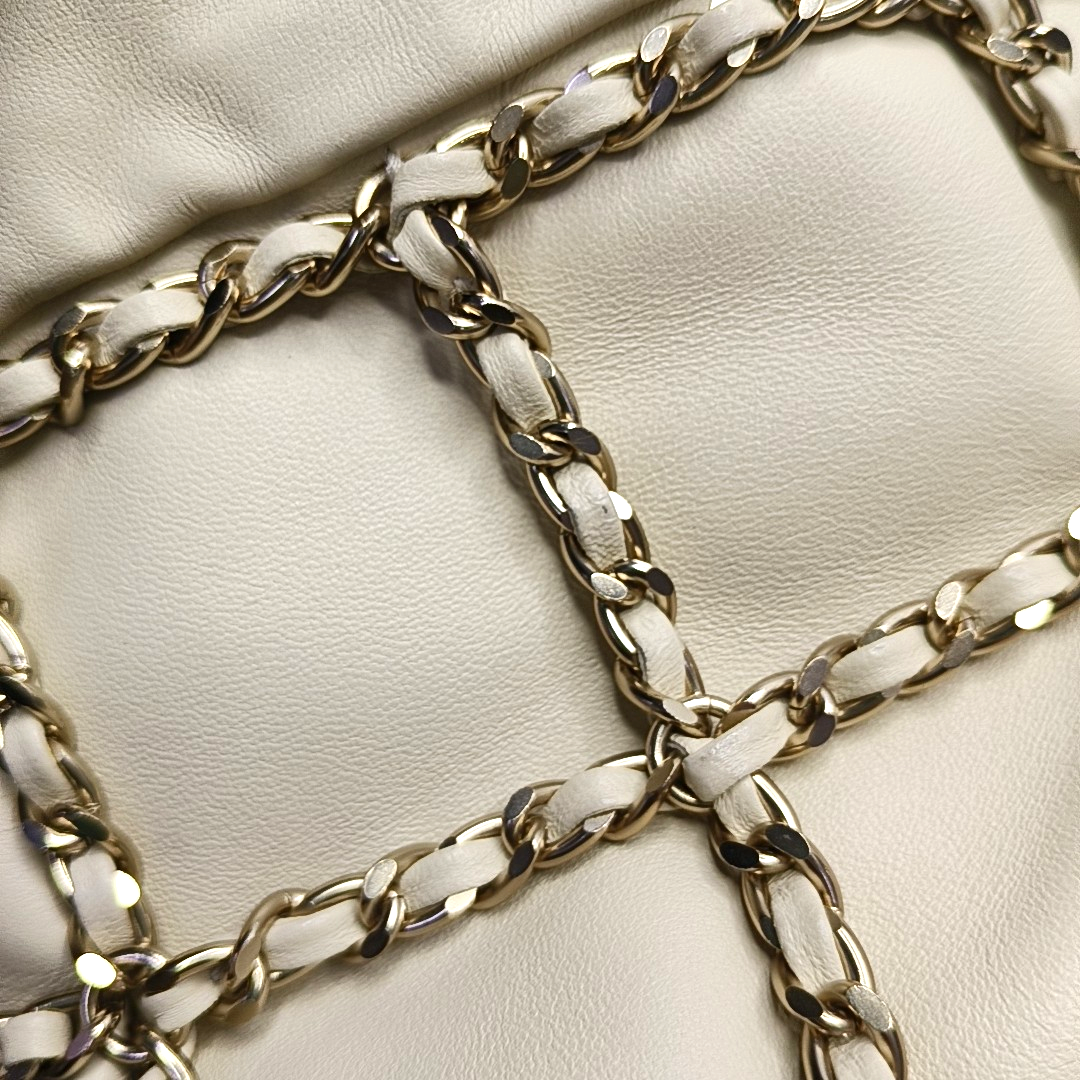 CHANEL DRAWSTRING White Calfskin Shoulder Bag with Gold Hardware, 30 Clutch-(SKU)-955869529