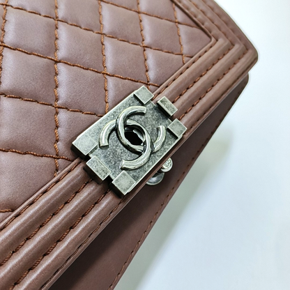 CHANEL BOY CHANEL Medium Burgundy Calfskin Quilted Shoulder Bag Tote Crossbody Bag Ruthenium Hardware 18K Clasp-(SKU)-946021622