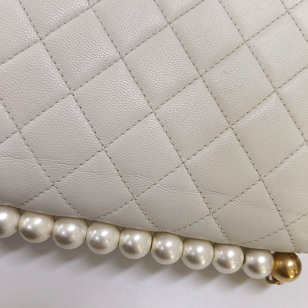 CHANEL CLASSIC VERTICAL PEARL White Lamb Leather Quilted Crossbody Bag Single Shoulder Bag Detachable Strap-(SKU)-960511595
